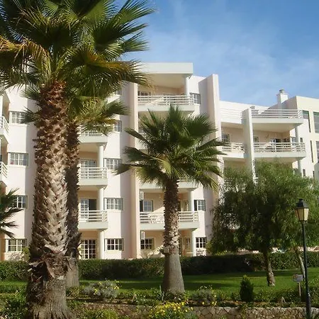 Coral Do Vau מלון דירות 3*