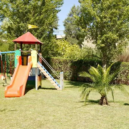 Coral Do Vau מלון דירות 3*
