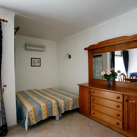 Ξενοδοχείο με διαμερίσματα Coral Do Vau