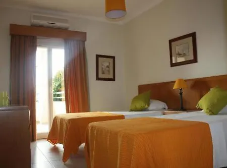 מלון דירות Coral Do Vau 4*